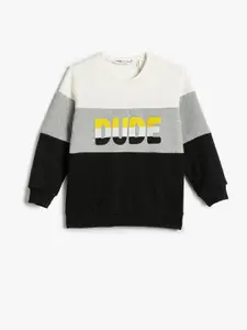 Koton Boys Typography Printed Sweatshirt