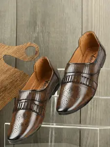 Vellinto Men Crown Perforated Lightweight Mojaris