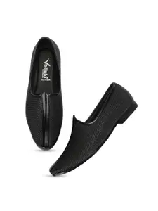 Vellinto Men Horsebit Textured Lightweight Mojaris