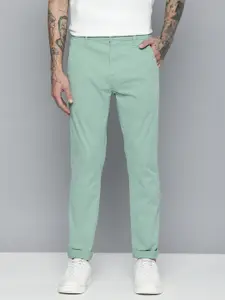 Levis Men 512 Slim Tapered Fit Solid Mid-Rise Chinos