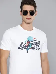 Levis Pure Cotton Graphic Printed Casual T-shirt