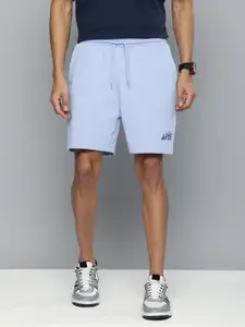 Levis Men Solid Mid-Rise Regular Shorts