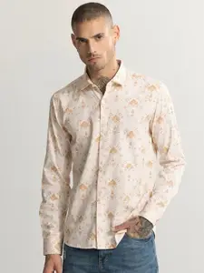 Snitch Peach-Coloured Floral Printed Cotton Classic Slim Fit Opaque Casual Shirt