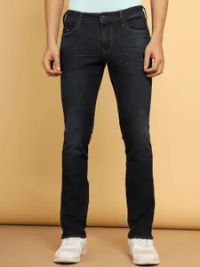 Wrangler Men Skanders Slim Fit Low-Rise Light Fade Clean Look Stretchable Jeans