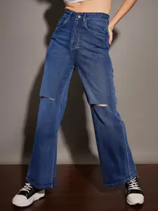 SASSAFRAS Women Light Fade Acid Wash Straight Fit Slash Knee Stretchable Jeans