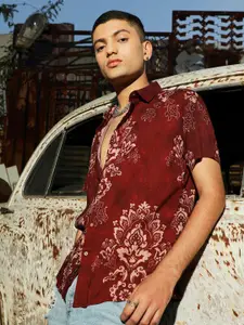 Campus Sutra Classic Floral Printed Casual Shirt