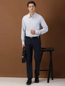 INVICTUS Textured Original Slim Fit Formal Shirt