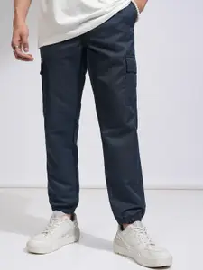 HIGHLANDER Men Solid Regular Fit Mid-Rise Cargo-Style Joggers