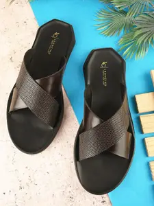 LEONCINO Men Textured Cross Strap Comfort Sandals