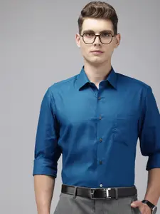 Arrow Pure Cotton Manhattan Slim Fit Self Design Opaque Formal Shirt