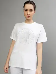 DKNY Typography Printed Drop-Shoulder Sleeves Embellished Pure Cotton Longline T-shirt