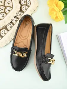 XE Looks Women Textured Chain Detail Loafers