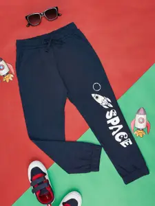 Pantaloons Junior Boys Typography Printed Regular Fit Mid-Rise Cotton Track Pants