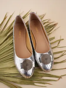DressBerry Silver-Toned Textured Ballerinas With Embelished Bows