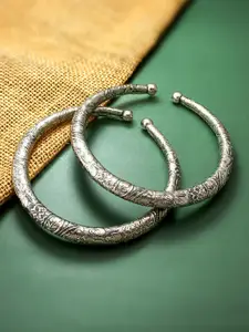 aadita Set Of 2 Silver Textured Anklets