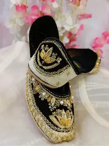 DESI COLOUR Ethnic Embellished Mojaris