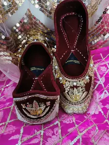 DESI COLOUR Embellished Velvet Mojaris
