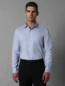 Louis Philippe Solid Classic Fit Pure Cotton Formal Shirt