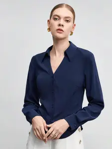 Selvia Navy Blue Spread Collar Casual Shirt