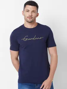 GIORDANO Typography Printed Pure Cotton Slim Fit T-shirt