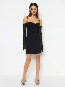 Trendyol Sweetheart Neck Cold-Shoulder Sleeves Sheath Dress