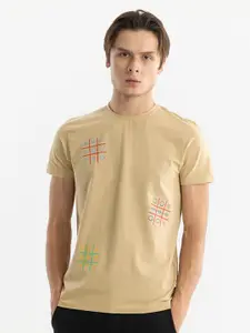 Snitch Cream-Coloured Graphic Printed Round Neck Cotton Casual T-shirt