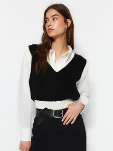 Trendyol Self Design V-Neck Sleeveless Cable Knit Crop Acrylic Sweater Vest