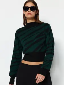 Trendyol Abstract Printed Crop Pullover