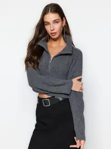 Trendyol Ribbed Mock Collar Crop Pullover