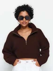 Trendyol Spread Collar Cable Knit Crop Pullover Sweater