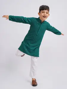 VASTRAMAY Boys Geometric Embroidered Regular Sequinned Kurta With Pyjamas
