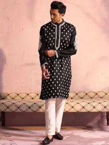 SHRESTHA BY VASTRAMAY Men Black Floral Embroidered Regular Thread Work Kurta with Trousers