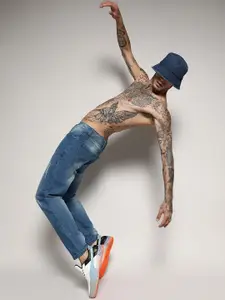 Campus Sutra Men Smart Slim Fit Low Distress Light Fade Non Stretchable Jeans