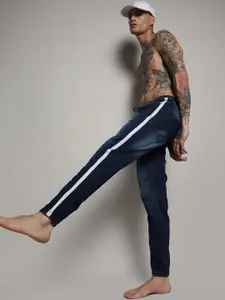 Campus Sutra Men Smart Slim Fit Light Fade Clean Look Jeans