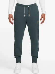Nike Men Green Standard Issue Trackpants