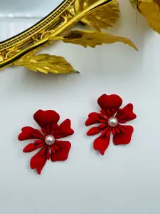 ISHKAARA Beaded Floral Studs Earrings
