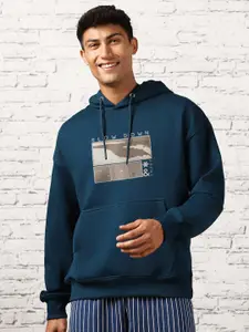 NOBERO Typography Printed Hooded Fleece Pullover Sweatshirt