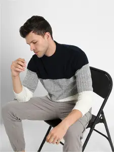Dennis Lingo Colourblocked Round Neck Pullover Sweater