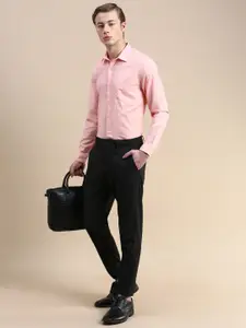 INVICTUS Standard Slim Fit Spread Collar Long Sleeve Cotton Formal Shirt