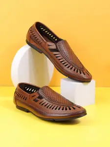 Mochi Men Textured Leather Shoe-Style Sandals