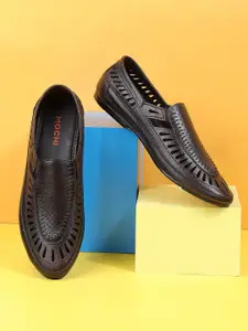 Mochi Men Textured Leather Shoe-Style Sandals