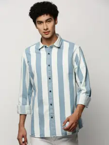 SHOWOFF Smart Slim Fit Vertical Stripes Cotton Casual Shirt