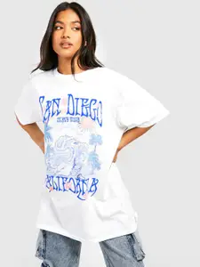 Boohoo Petite Printed Drop-Shoulder Longline Pure Cotton T-shirt