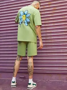 Campus Sutra Graphic Printed T-Shirt & Shorts Co-Ords