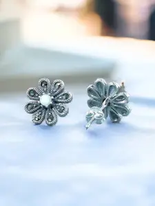 Taraash Sterling Silver Contemporary Studs Earrings