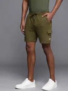 boohooMAN Men Solid Mid-Rise Cargo Shorts