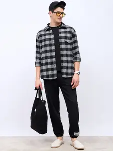 Styli Men Relaxed Fit Fleece Badge Detail Jogger with Zip Pockets