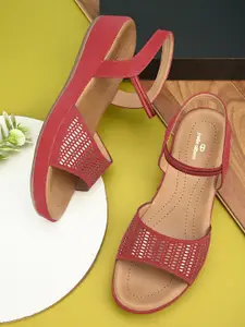 pelle albero Red Textured Flatform Sandals with Laser Cuts