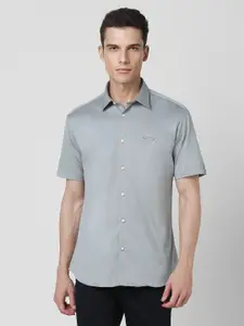 Van Heusen Sport Cotton Spread Collar Short Sleeves Slim Fit Casual Shirt