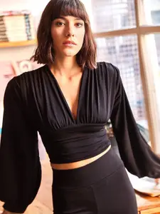 Olalook V-Neck Fitted Crop Top